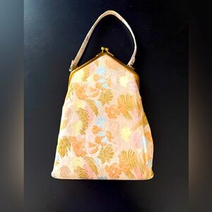 Vintage-Inspired Floral Shoulder Bag